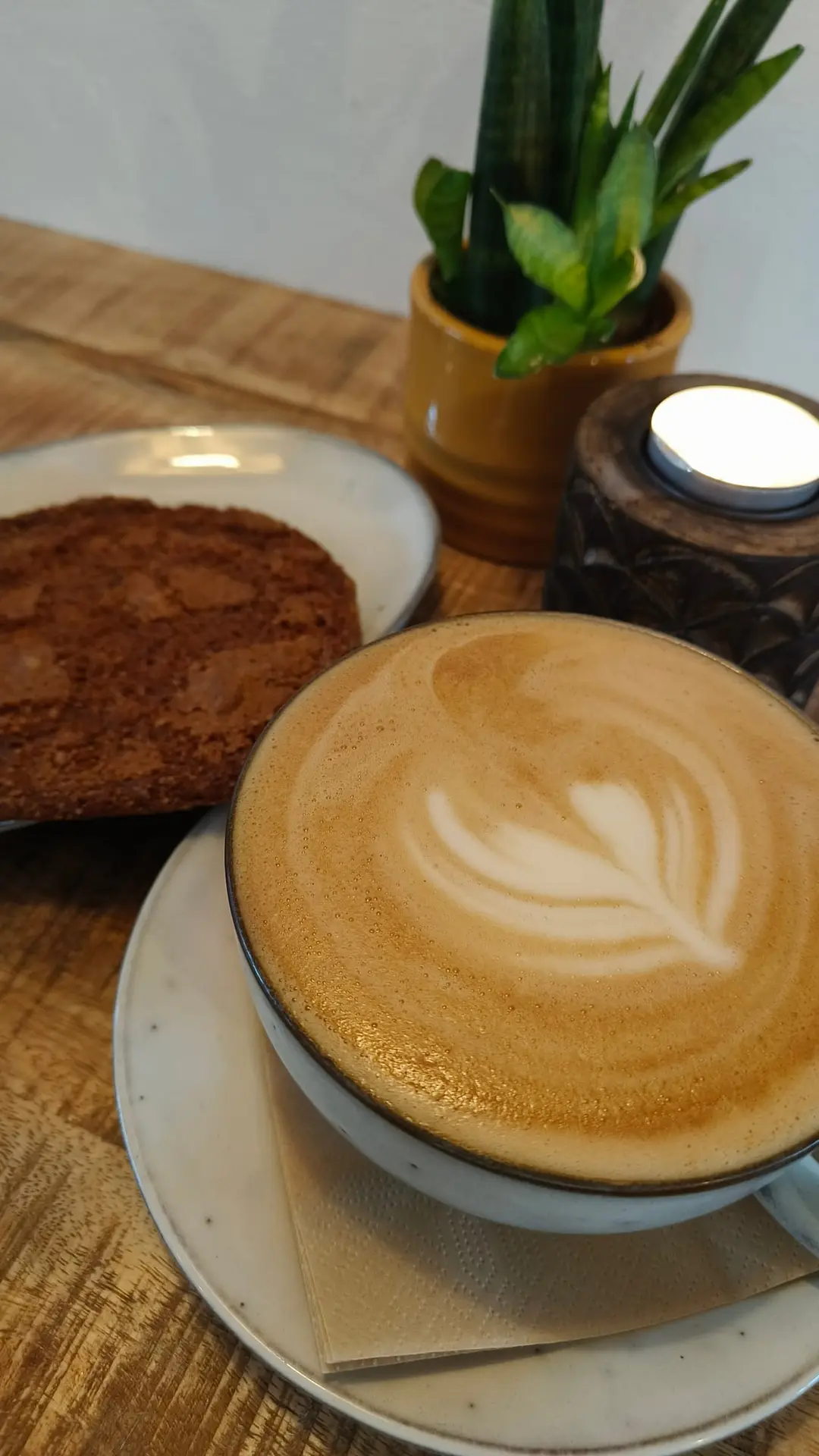 Coffee with latte art and a cookie at Break